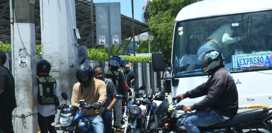 Crece sin control la presencia de motoconchos y persisten dudas sobre su regulación