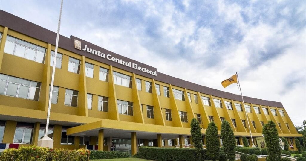 Dominicanos en Nueva York respaldan restricción de la JCE sobre encuestas electorales
