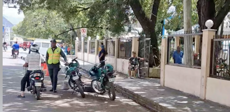 Gobernación desautoriza operativo de Digesett en Baní y vuelve a tensar el uso del espacio público