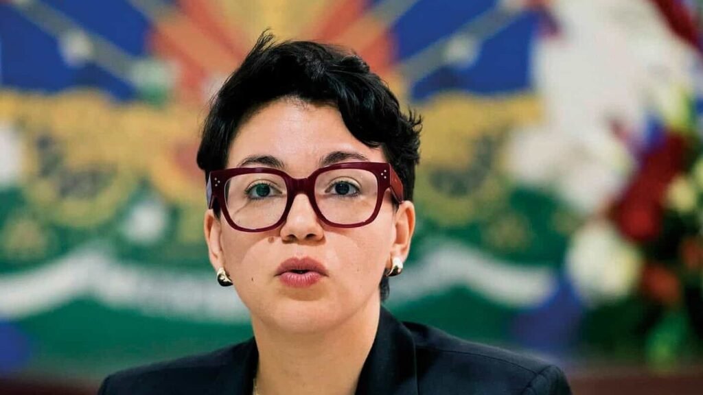Acusan de nepotismo a Dominique Dupuy por un contrato para su esposo en la Unesco