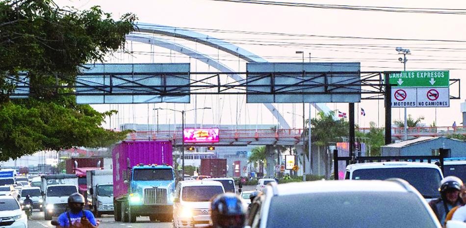 Propuesta de restringir cargas al horario nocturno abre dudas por costos y falta de una solución de fondo