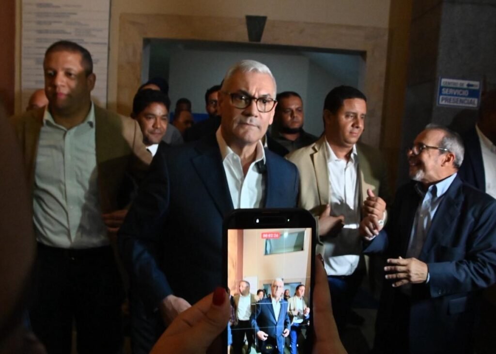 Gonzalo Castillo vuelve a lanzarse al 2028 tras el auto de no ha lugar y reaviva la discusión política