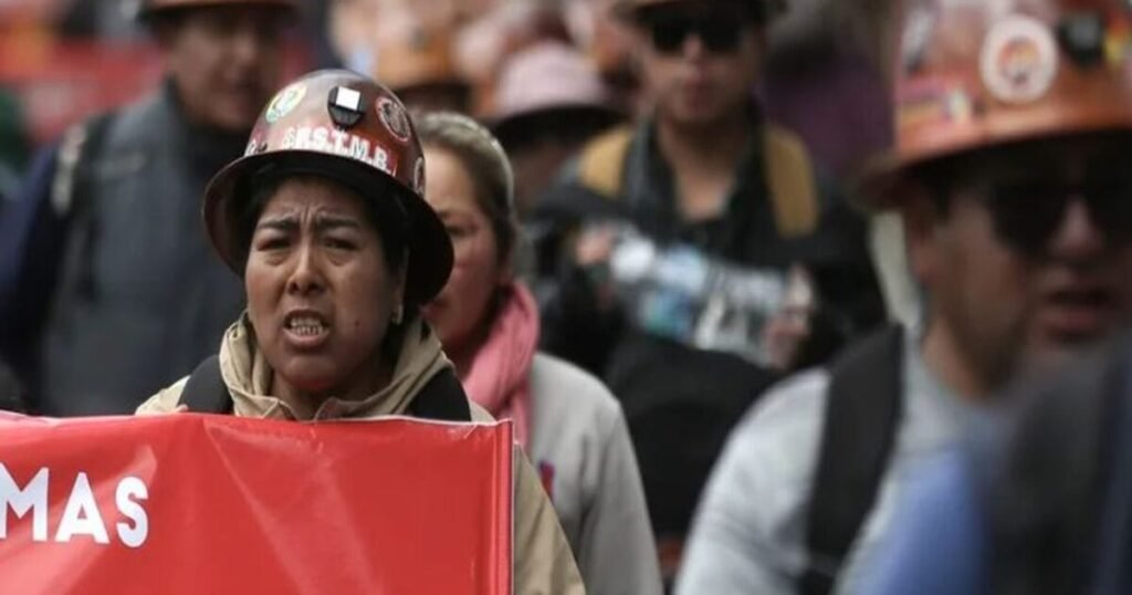 Continúan las protestas y los bloqueos en Bolivia mientras el Ejecutivo impulsa nuevas mesas de diálogo