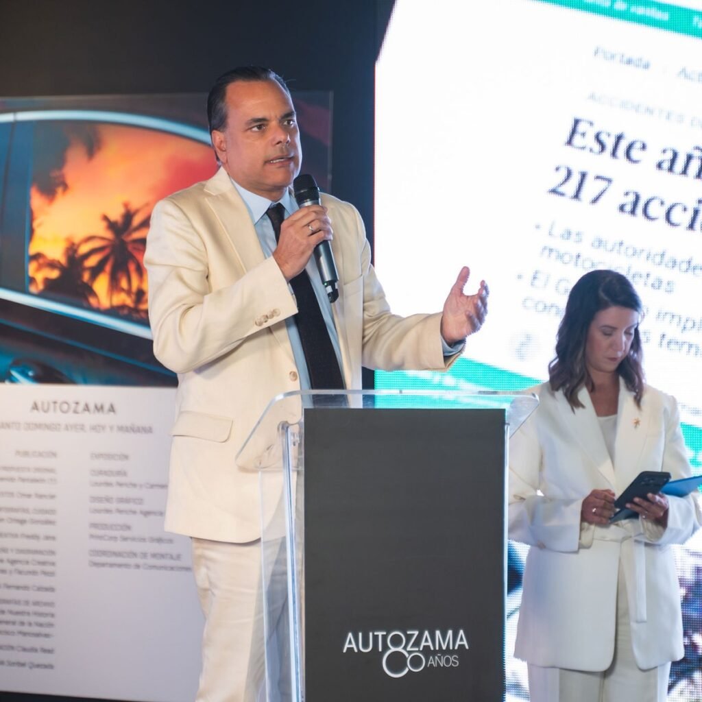 Autozama presenta un libro que cuestiona el desorden urbano en Santo Domingo y la falta de respuestas eficaces