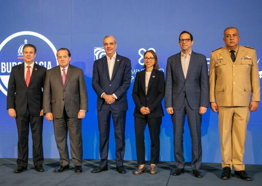 Abinader presenta permiso digital para menores y reactiva el debate sobre la deuda del Estado con los trámites