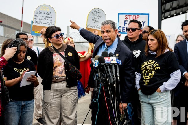 Espaillat denuncia condiciones “inhumanas” en centro migratorio de Nueva Jersey tras una inspección