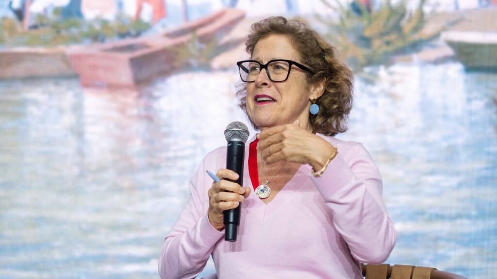 Berna González Harbour sitúa la novela negra frente al poder abusivo y las heridas sociales