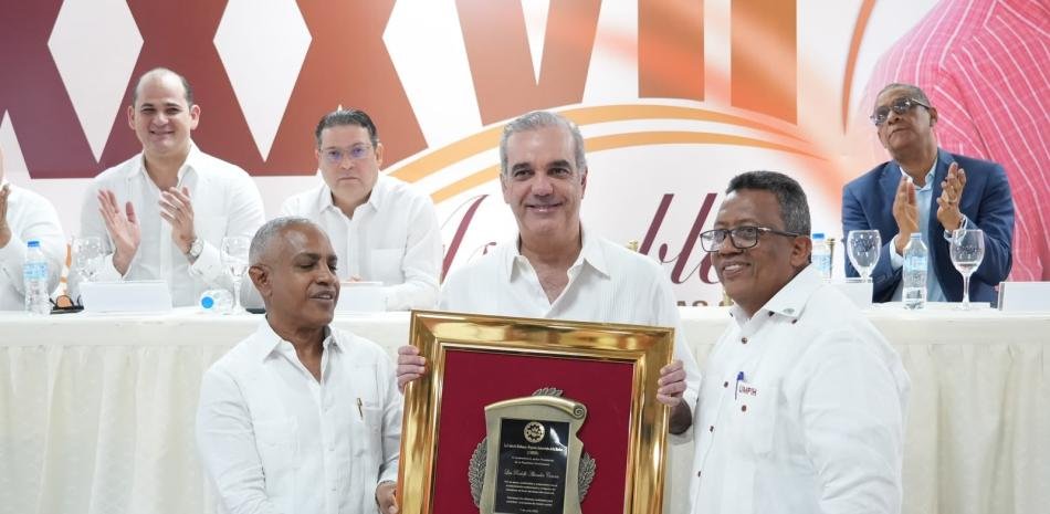 Umpih distingue a Abinader, Sanz Lovatón y Pérez en su asamblea anual y pone foco en el apoyo al sector