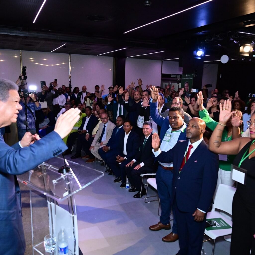 Leonel capitaliza en Madrid el paso de dirigentes del PRM, PLD y PED a Fuerza del Pueblo