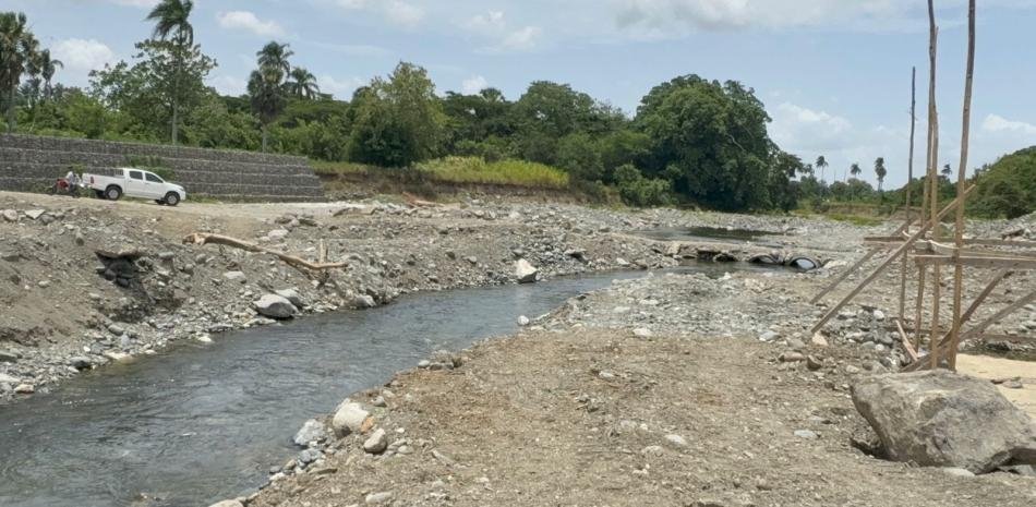 Medio Ambiente admite que sigue la extracción ilegal en el Camú pese a operativos y sanciones