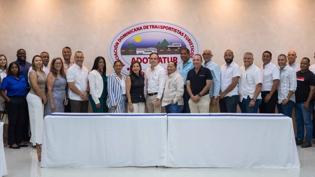 Convenio privado impulsará viajes de alumnos a un centro cultural y mantiene la atención sobre su acceso desde escuelas públicas