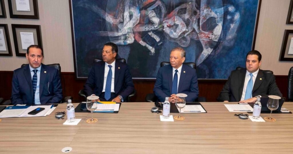 Banreservas y FMI revisan la economía dominicana en un escenario de exigencias externas