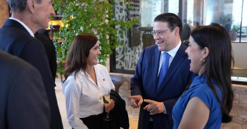 Gobierno presenta ante diplomáticos las cifras de inversión y comercio, mientras se exige impacto verificable