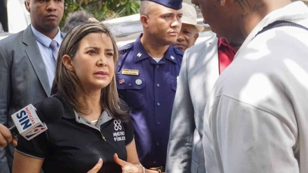 Rosalba Ramos alerta en Villa Consuelo sobre compra de metales de dudosa procedencia