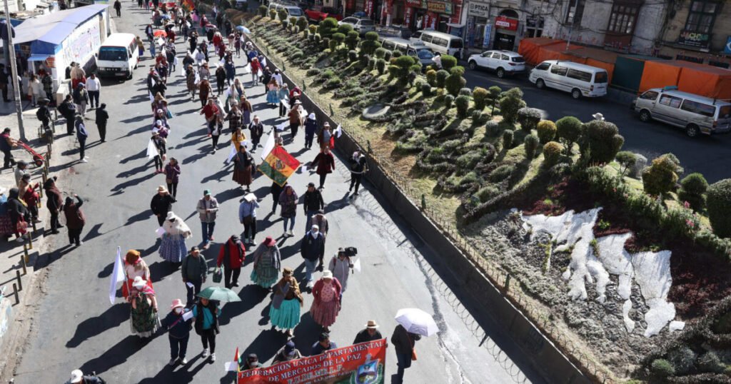 Bolivia reduce a mínimo los bloqueos tras 44 días, aunque siguen las dudas sobre la respuesta oficial
