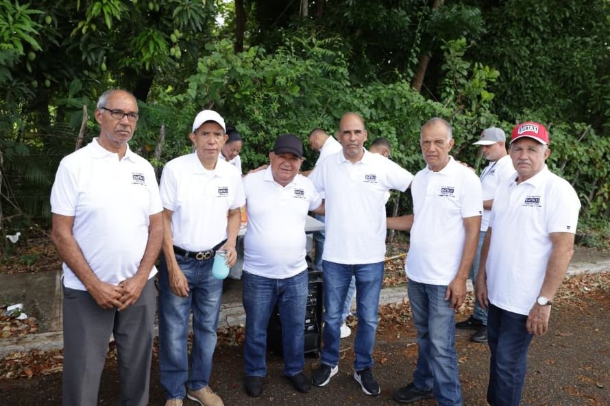 Emitaxi inspecciona más de 450 unidades en Santiago y refuerza el debate sobre controles constantes