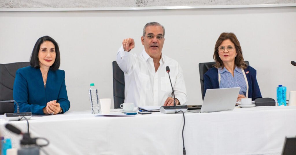 Abinader y Peña revisan en Santiago el avance de más de 200 obras y compromisos pendientes