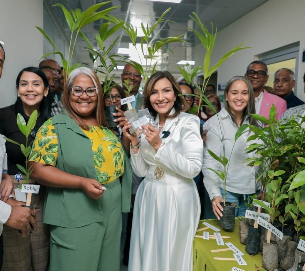 Gabinete de Política Social reparte más de 200 plantas a colaboradores por el Día Mundial del Medioambiente