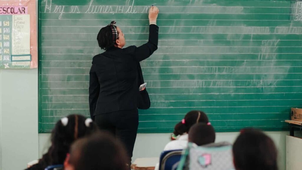 Culmina la sexta etapa de la evaluación docente sin alcanzar la meta prevista y aumenta la presión sobre el proceso
