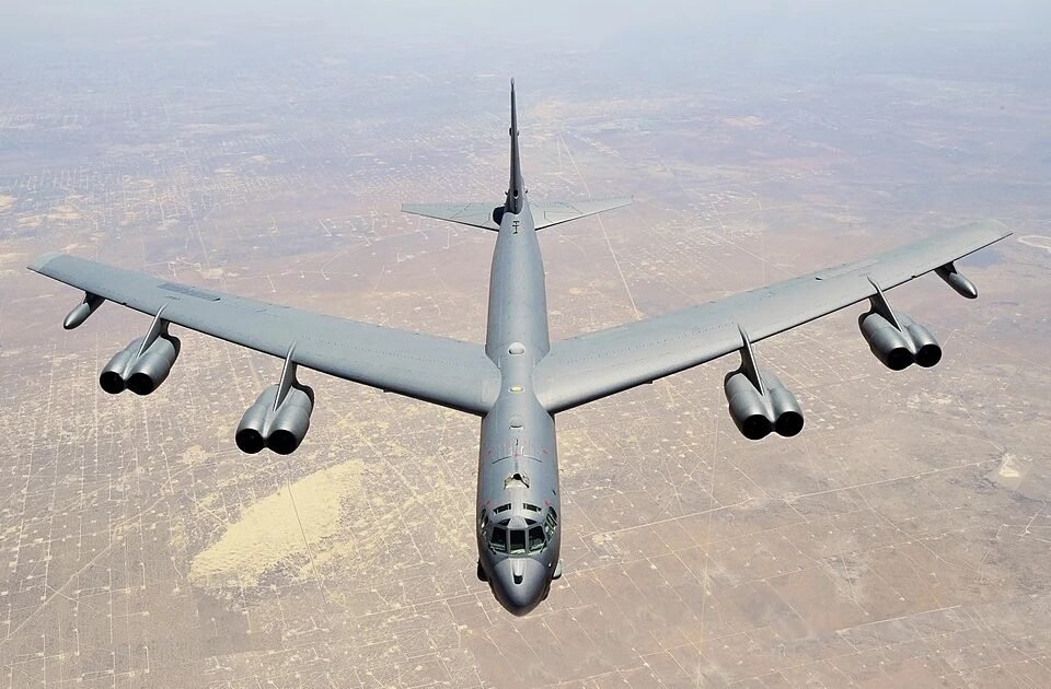 Un B-52 se estrella en California y deja dudas sobre seguridad y datos del siniestro