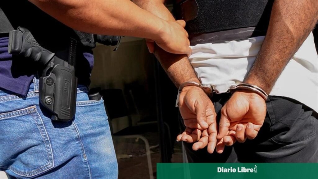 Detienen a Jhonatan Salas por intento de feminicidio en Boca Chica y el caso vuelve a poner el foco en la violencia intrafamiliar