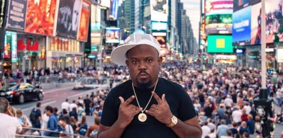 El pedido desesperado de ‘Kanye West RD’ expone el costo humano de una crisis que termina en las redes