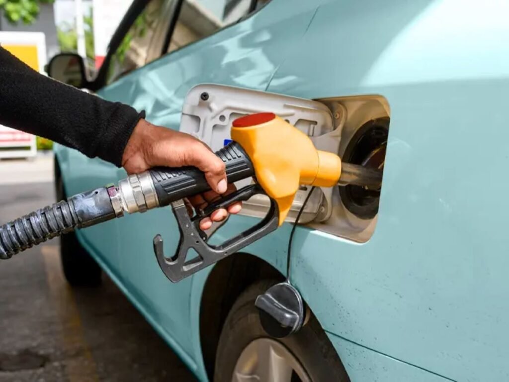 Combustibles acumulan alzas de 15.6% y el Gobierno sostiene subsidios para contener el impacto