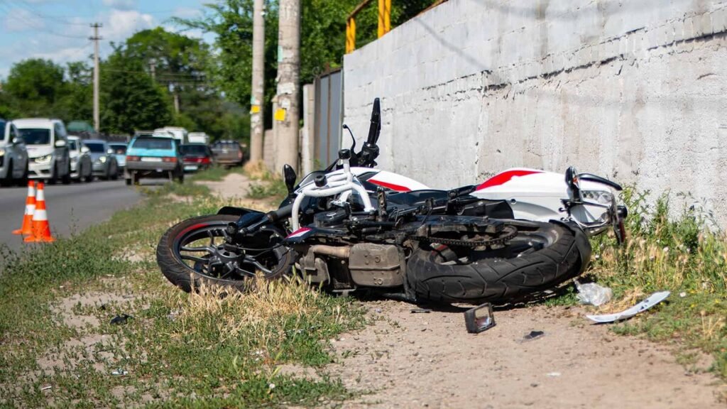 Joven muere en choque durante presunta carrera clandestina en Moca y vecinos piden control en la zona