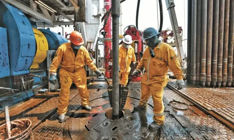 Cae el petróleo de Texas mientras persisten dudas sobre el acuerdo con Irán y Wall Street sigue sin una señal clara