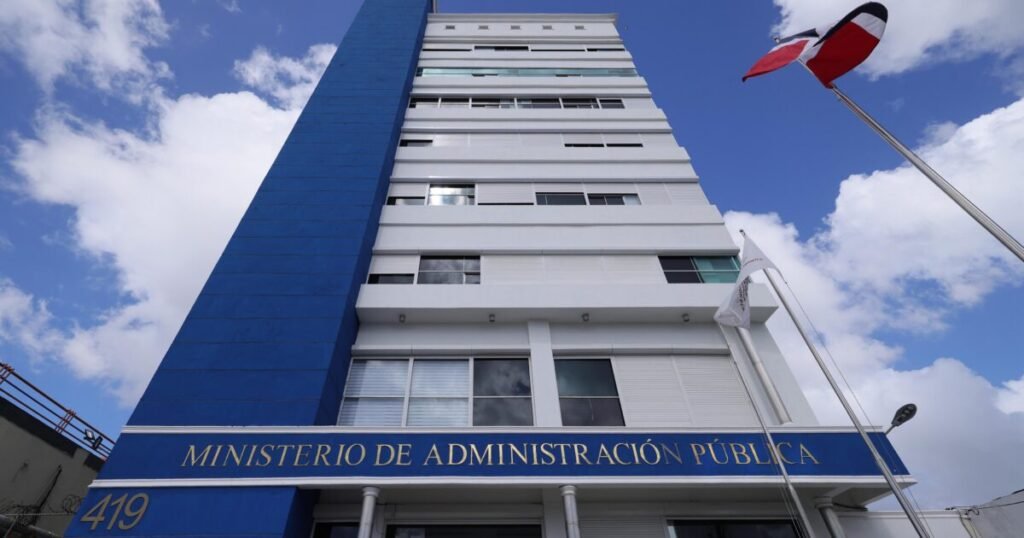 MAP ofrece 2,000 becas en IA y persiste la exigencia de resultados en los servicios públicos