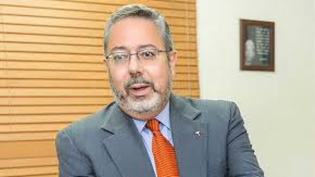 Fraude en la medicina y poderes fuera de la Constitución: la advertencia que deja una doble imagen
