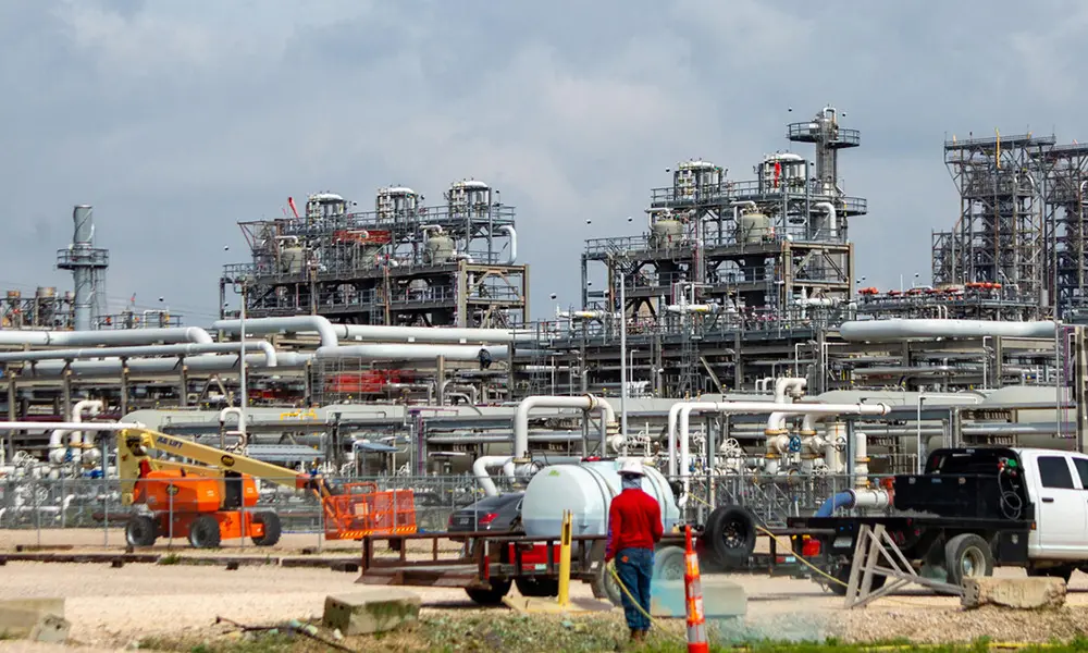 El WTI retrocede 3.9 % y reaviva la presión sobre el precio de la gasolina