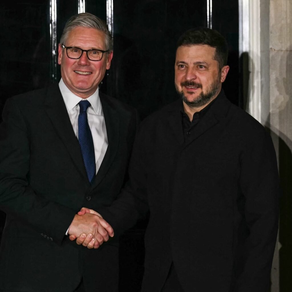 Cinco muertos y un impacto en Chernóbil tensan la reunión de Zelenski con sus aliados en Reino Unido