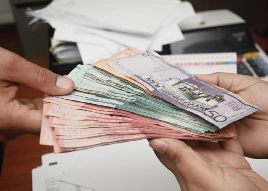 Aumenta el crédito, pero la supervisión ve más presión sobre hogares y estabilidad financiera