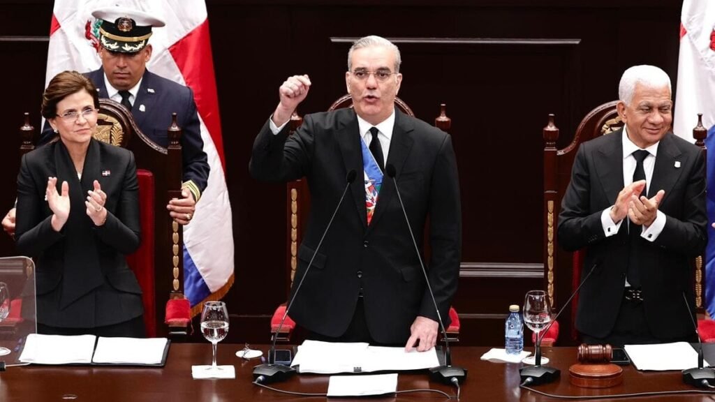 Abinader combinó anuncios de alto perfil y reclamos pendientes en su rendición de cuentas