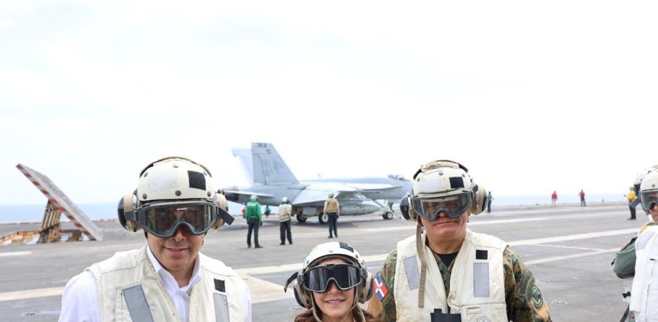 Autoridades dominicanas recorren el USS Nimitz y crece la demanda de resultados en seguridad