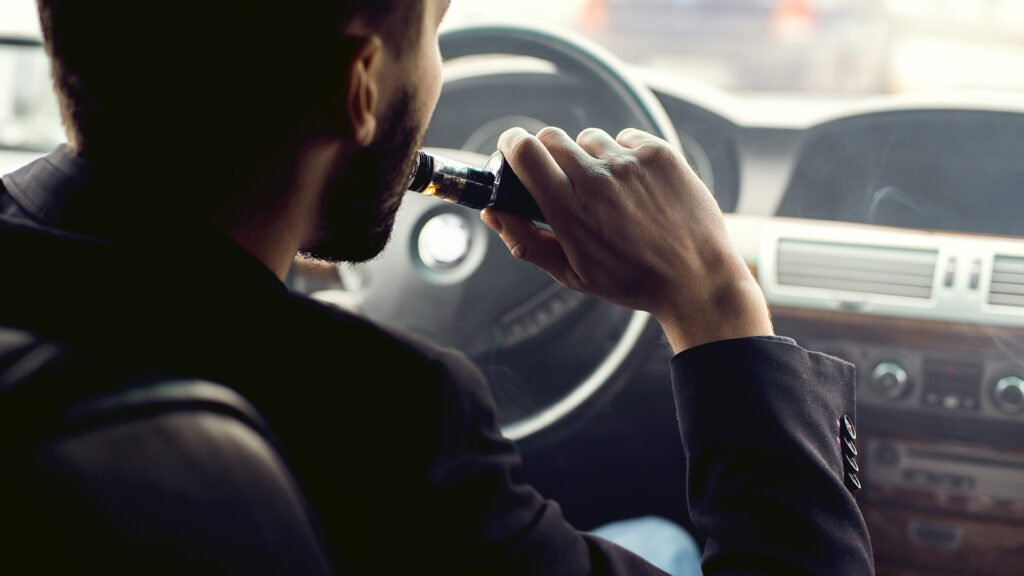 El vapeo modifica miles de genes bucales con efectos más variables que el cigarrillo, según un estudio