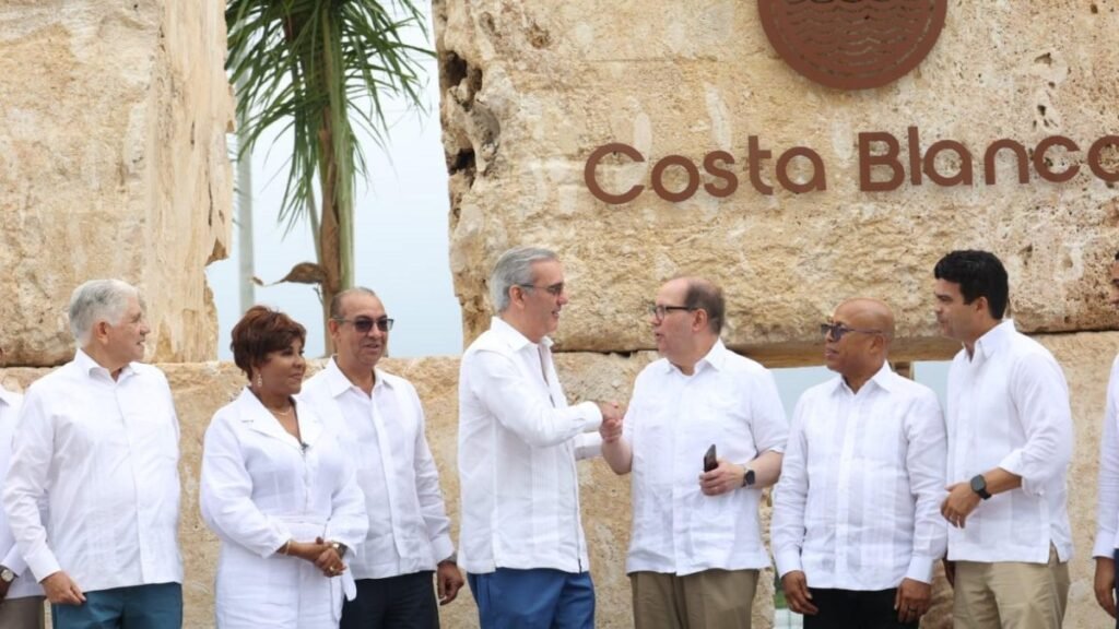 Abinader presenta un plan de RD$20 mil millones para Boca Chica y aumenta la exigencia de resultados