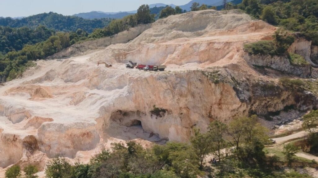 Abinader declara de utilidad pública terrenos en Cuevas del Pomier y activa un proceso de compra bajo supervisión institucional