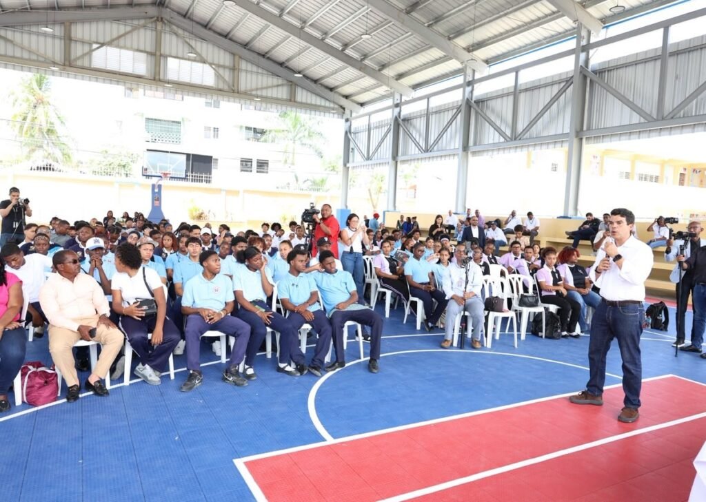 Boca Chica recibe plan de saneamiento mientras crece la presión por respuestas en la comunidad