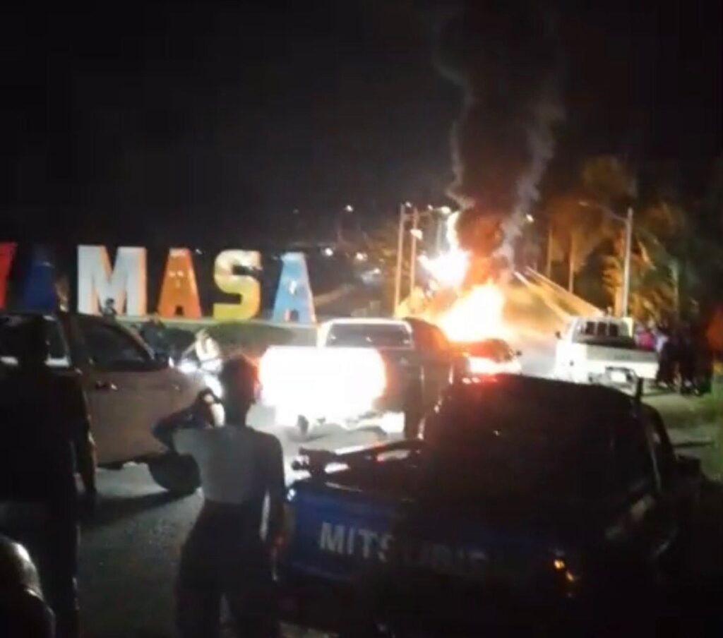 Vecinos de Yamasá protestan por apagón de más de cinco días y exigen respuesta oficial