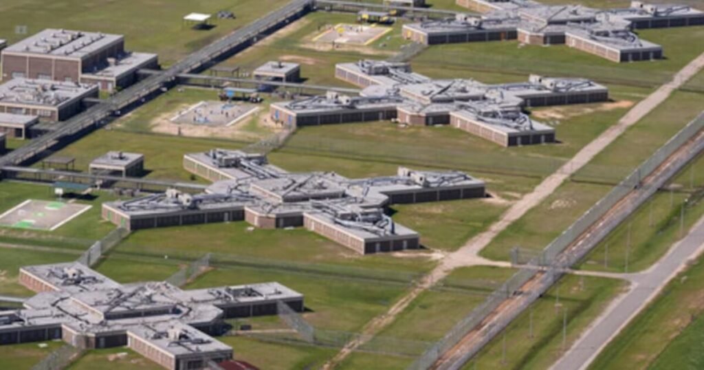 ICE afloja reglas en centros de detención y suma IA en comunicaciones internas