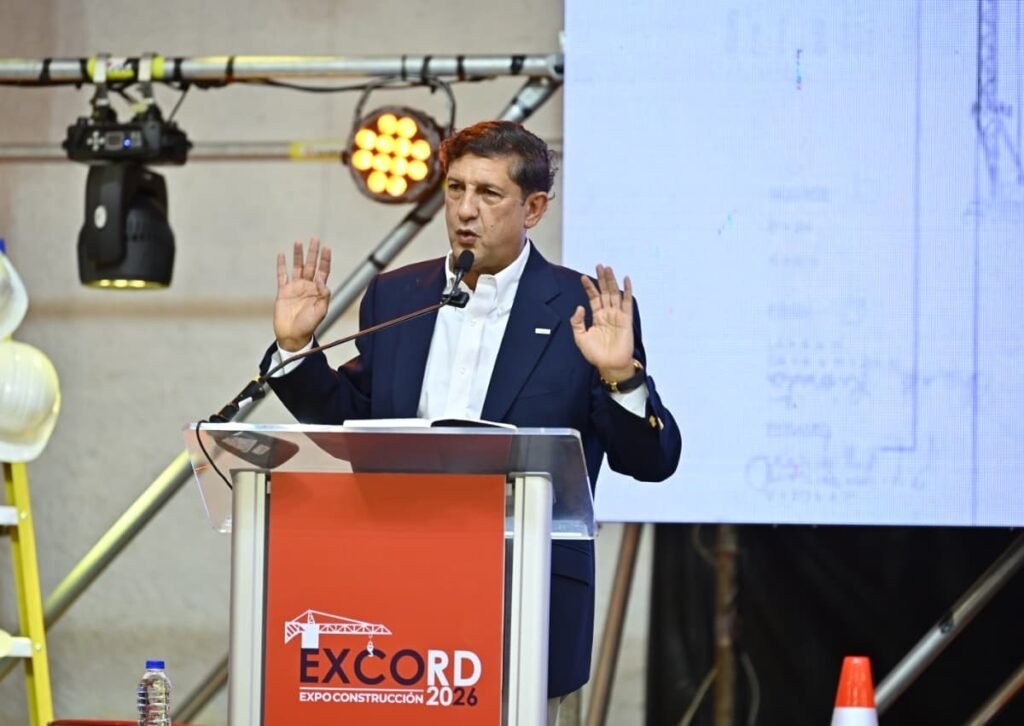 Manuel Estrella sitúa el agua y la movilidad entre los retos urgentes de Santiago