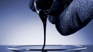 Petróleo de Texas baja a 76.6 dólares en medio de señales externas que siguen marcando el mercado