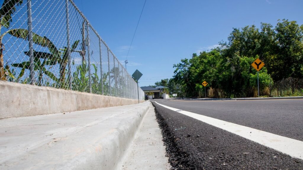 Abinader inaugura carretera en San José de las Matas y EGEHID admite avances parciales en la Sierra