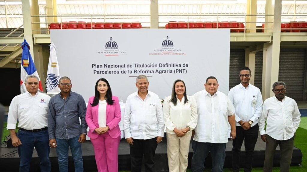 Azua: Gobierno inicia titulación para más de 4 mil parceleros y abre otra fase bajo escrutinio por una deuda histórica aún pendiente