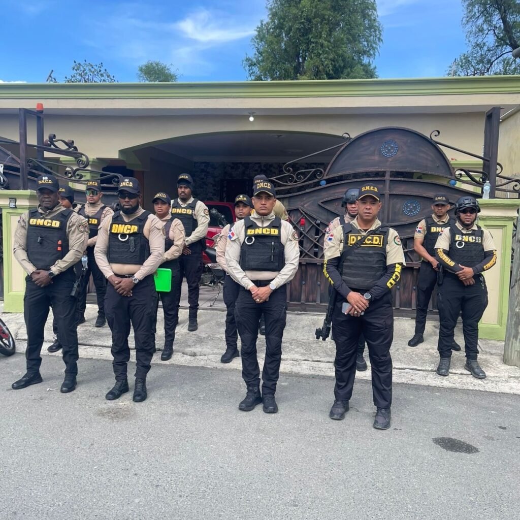 DNCD y Ministerio Público decomisan más de 6,500 gramos y arrestan a 43 en operativos en La Vega