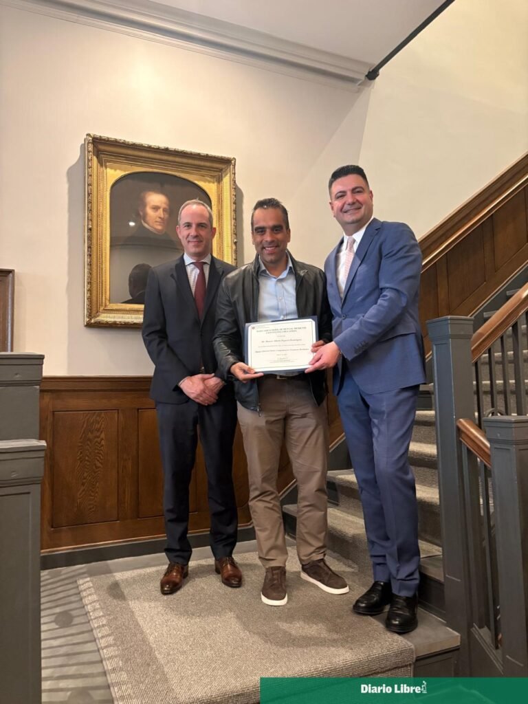 Marcos Peguero recibe certificación de Harvard y reaviva la discusión sobre la formación especializada en salud oral