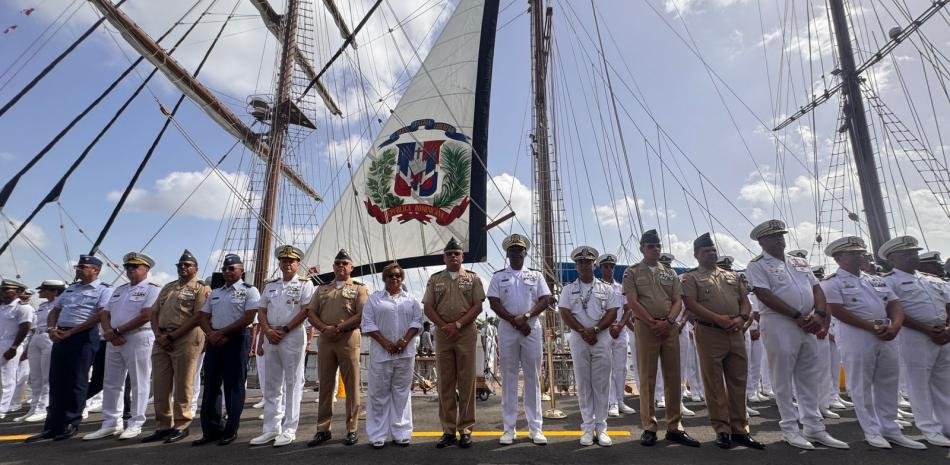 La Armada despide el crucero de guardiamarinas y retoma el respaldo de Abinader
