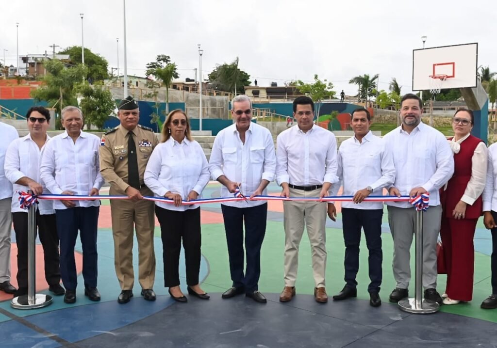Abinader y Collado abren en Haina la primera fase del Bulevar de la Salud por más de RD$165 millones